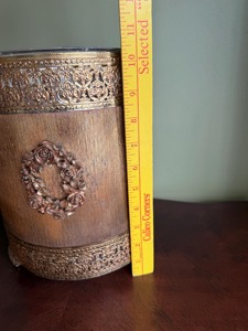 Corbeille à papier de style luxueux en métal doré et bois, avec pieds ornés et motif floral tridimensionnel, pour la maison et les cadeaux - Product Image 2