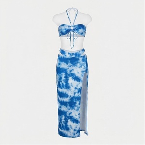 Ensemble 2 pièces tie-dye bleu pour femme, haut croisé à bretelles avec jupe, tankini extensible, vêtements de plage - Product Image 2