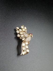 Broche de luxe Amaira Jewels en forme de paon doré, cristaux taille marquise sertis pavé, bijoux fins pour femme, cadeau, argent 925, or 24 carats - Product Image 2