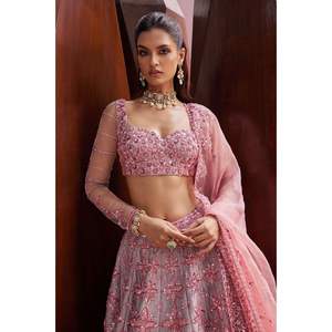 Lehenga Choli, vêtements de mariage les plus beaux et tendance, avec broderie de fils complexes - Product Image 1