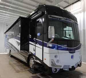 Caravane de luxe tout confort R-a-m-b-l-e-r A-r-m-a-d-a- 4-0-M pour les vacances - Product Image 1