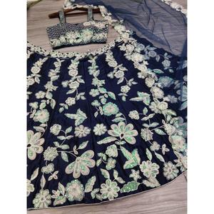 Robe de soirée Lehenga Choli tendance et magnifique avec broderie au fil pour les fêtes - Product Image 4