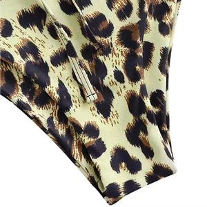 โรงงานผู้ผลิต OEM ขายส่ง ชุดว่ายน้ำพิมพ์ลาย 2 ชิ้น แบบเปิดไหล่ วัสดุสแปนเด็กซ์/ไนลอน สำหรับวันหยุดพักผ่อน - Product Image 5