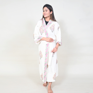 Bata Larga de Invierno para Mujer, Blanca con Estampado Floral Hecho a Mano, Cuello en V, Manga Tres Cuartos, Ropa de Dormir Informal, 100% Algodón, Tejido Suave de Longitud Completa - Product Image 1