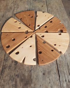 Planche à pizza en bois pour les soirées pizza à la maison, pour servir, couper et présenter les aliments sur la table de cuisine. - Product Image 4