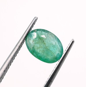 พลอยมรกตธรรมชาติ HAYAAT GEMS น้ำหนัก 1.40 กะรัต รูปทรงวงรีเหลี่ยมเพชรพลอย สีเขียว สำหรับทำแหวน ขนาด 9x6.5x3.5 มม. - Product Image 4