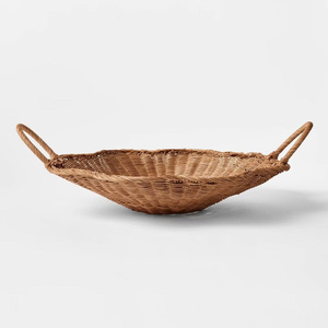 Bandeja Decorativa Redonda Elegante de Ratán Natural Tejido con Diseño Festoneado para Servir en la Mesa del Comedor y Decoración del Hogar - Product Image 1