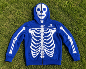 Sudadera con capucha azul gótica para hombre con estampado de calavera, chaqueta con cremallera completa, sudadera con gráfico de huesos, ropa urbana de Halloween, logotipo personalizado impreso - Product Image 6