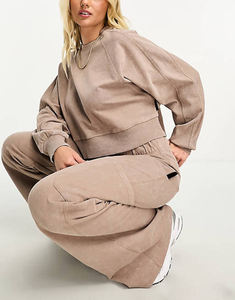 Conjunto de sudadera corta beige para mujer y pantalones cargo anchos a juego, conjunto de dos piezas de ropa informal de felpa gruesa de primera calidad - Product Image 6