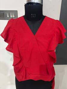 Ensemble haut court à col en V et manches courtes à volants, couleur rouge unie de haute qualité, pour femmes, vêtements décontractés pour les fêtes, confortables à porter - Product Image 1