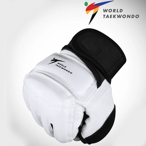 ถุงมือเทควันโดคุณภาพสูง ขายดีที่สุด ได้รับการรับรองมาตรฐาน WT สำหรับทุกเพศ ปรับแต่งได้ ใช้สำหรับฝึกซ้อมและการแข่งขัน ป้องกันมืออย่างมืออาชีพ - Product Image 6