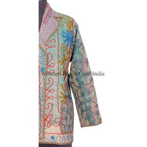Chaqueta ecológica de estilo étnico bohemio con bordado Kantha multicolor y patchwork de algodón hecho a mano en India, ideal para uso casual. - Product Image 6