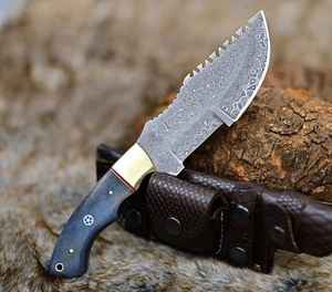 Cuchillo de caza y bushcraft de Damasco de alta calidad, personalizado, al por mayor, con mango de madera, acero de espiga completa, para supervivencia. - Product Image 4