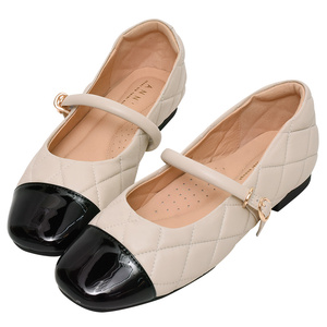 Chaussures plates Mary Jane en cuir d'agneau matelassé pour femmes Ann'S, bout pointu verni, couleur blanche - Product Image 3