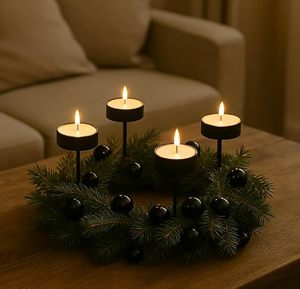 Centro de Mesa Navideño Personalizable con Decoración Verde y Velas para la Mesa Festiva de Temporada - Product Image 3