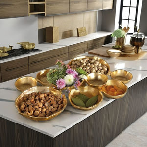 ถาดเสิร์ฟทองเหลืองงานฝีมือแบบหนาพิเศษ พร้อมขอบแกะสลักลายดอกไม้และผิวเคลือบเงา - Product Image 1