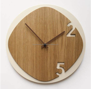 Horloge murale en bois moderne personnalisable, bois naturel de forme circulaire, simple face, pour la décoration de la maison - Product Image 4