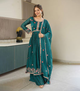 Ropa Étnica India y Pakistaní en Oferta, Traje Tradicional de Novia para Boda, Bordado Largo y Elaborado en Georgette Puro, Pishwas Elegante - Product Image 1