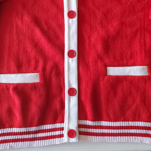 เสื้อคาร์ดิแกนผู้หญิงสีแดงขาว ถักจากอะคริลิก คอวี แขนยาว สไตล์วินเทจ เสื้อกันหนาวติดกระดุมเม็ดเดียว ปักลาย - Product Image 4