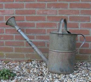 Regadera de metal elegante para plantas de interior, diseño elegante, boquilla larga, flujo controlado, mango resistente, calidad de construcción premium - Product Image 2