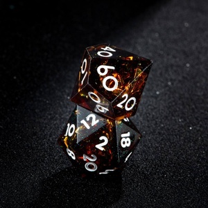 Ensemble de dés en résine pour D&D. Cet ensemble de dés polyédriques à 7 pièces, fabriqué à la main, est couramment utilisé pour Dungeons & Dragons. - Product Image 1