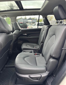 Toyota Highlander SUV 2024 con Interior de Cuero Oscuro, R17 y R20, Opciones Turbo 4L y 8L, Gasolina y Eléctrico, Caja de Cambios Manual y Automática - Product Image 2