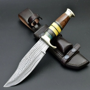 Couteau Bowie droit artisanal en acier Damas d'A&M ENTERPRISES, manche en bois, pour le camping, la survie, la chasse professionnelle. - Product Image 1