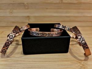 Bracelet en cuivre de luxe vintage, fait main, gravé, jonc ouvert, bijou de poignet classique de créateur, accessoire de mode bohème - Product Image 4