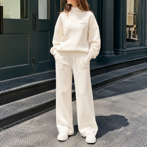 Conjunto Deportivo Casual de Dos Piezas para Mujer: Sudadera Oversize de Algodón con Cuello Mockneck y Bordado, y Pantalones de Chándal de Pierna Ancha con Cordón - Product Image 3