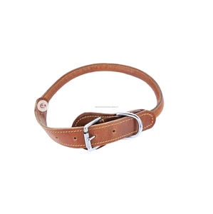Collar de cuero para perro de alta calidad, con tachuelas plateadas brillantes - Product Image 3