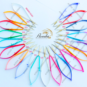 Tijeras para Extensión de Pestañas con Recubrimiento Rojo y Logotipo Personalizado, Herramienta de Belleza de Acero Inoxidable con Resorte, Diseño Sostenible - Product Image 6