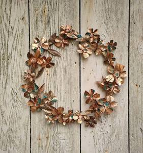 Corona Floral de Cobre Hecha a Mano, Decoración Rústica para Colgar en la Pared, Redonda, Sin Iluminación, Flores Metálicas Artesanales, Adorno Artístico para el Hogar - Product Image 1
