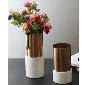 Florero de Metal y Mármol de Lujo, Moderno y Decorativo, Elegante Portaflores Dorado para Mesa de Salón o Comedor - Product Image 3