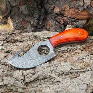 Couteau de chasse en acier Damas forgé à la main de haute qualité, personnalisé, idéal pour le camping et les activités de plein air, couteau à désosser et à éviscérer avec anse intégrée - Product Image 5