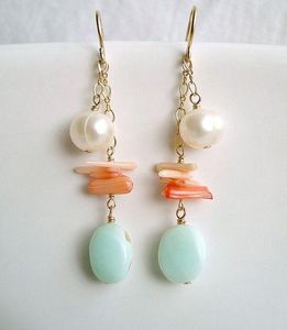 Boucles d'oreilles pendantes en résine artisanale, motif fleur de cristal, pétale de lavande, goutte de rosée, faites à la main - Product Image 4