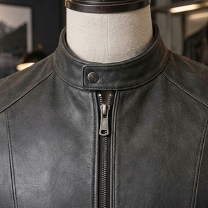 Chaleco de Cuero para Hombre, Diseñado con Cuero Suave, Corte Regular Cómodo, Sin Mangas, Cierre con Cremallera Frontal - Product Image 5