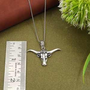 Collier pendentif tête de taureau style western, breloque taureau Longhorn, bijoux motard en argent antique, accessoires de cowboy en gros - Product Image 2