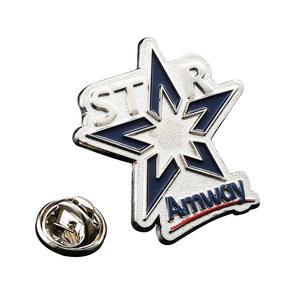 Badges en métal plaqué or sur mesure, magnétiques, de forme personnalisée (étoile), en émail souple, gravés - Product Image 2