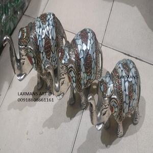 Ensemble de 3 statues d'éléphants sculptées en métal (9/11/13 cm) – Artisanat en pierre pour la décoration intérieure – Vente en gros Inde – Décorations en aluminium - Product Image 3