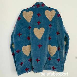 Veste en velours bleu avec applique en forme de cœur et motif croix rouge, coupe ample, manches longues, style décontracté pour les occasions festives - Product Image 2