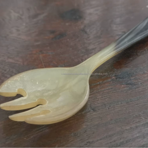 Cucharas de cuerno personalizadas y tenedores de cuerno ideales para usar como juegos de cubiertos de cuerno adecuados por Tayyab Handicraft - Product Image 1