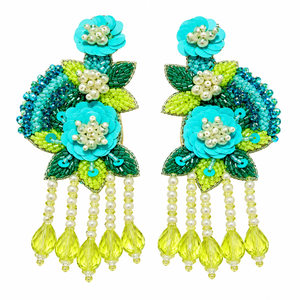 Pendientes florales turquesa bordados a mano con hojas verdes con cuentas, detalles de perlas y flecos verde lima, pendientes colgantes llamativos - Product Image 1