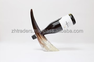 Frasco de agua de cuerno de búfalo natural hecho a mano por artesanos indios botella personalizada para decoración y eventos tradicionales - Product Image 6