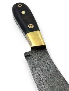 Herramienta de preparación de acero damasco grabado con ácido de alto contraste, con perfil de punta caída y mango de madera oscura contorneada. - Product Image 6