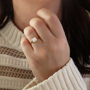 Anillo de compromiso/boda vintage hecho a mano en oro amarillo de 14k con diamante tallado en laboratorio IGI, unisex, oro blanco fino, para aniversario o fiesta. - Product Image 4