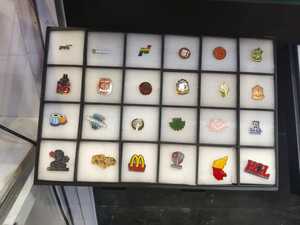 Lot de 24 épingles en émail métallique faites à la main, personnalisables avec logo, cadeaux promotionnels originaux, badges personnalisés avec impression en relief - Product Image 6
