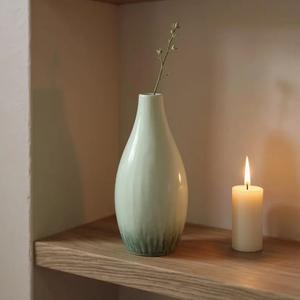 แจกันเซรามิกตกแต่งระดับพรีเมียม ผิวเคลือบเรียบหรู รูปทรงเพรียวบาง สวยงาม เหมาะสำหรับตกแต่งโต๊ะในห้องนั่งเล่นสไตล์โมเดิร์น - Product Image 2