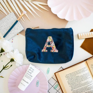 Pochette zippée en velours pour cosmétiques, pour le rangement et l'organisation - Product Image 4