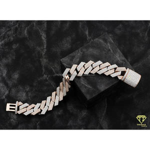 Bracelet cubain exclusif serti de pierres de laboratoire taille baguette et d'un savoir-faire de qualité supérieure - Product Image 6