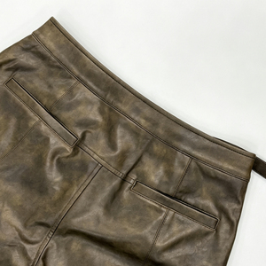 Shorts cargo pour homme en simili cuir marron, taille haute, avec ceinture et cordon de serrage, style workwear, longueur bermuda - Product Image 5